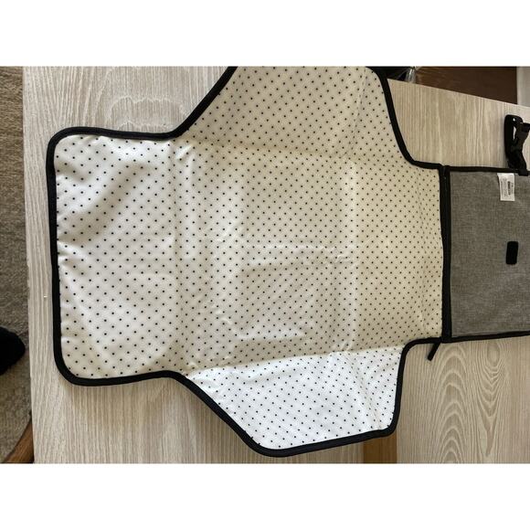 Skip Hop Pronto Baby Portable Changing Station & Diaper Changing Pad Clutch Gray - Picture 6 of 8